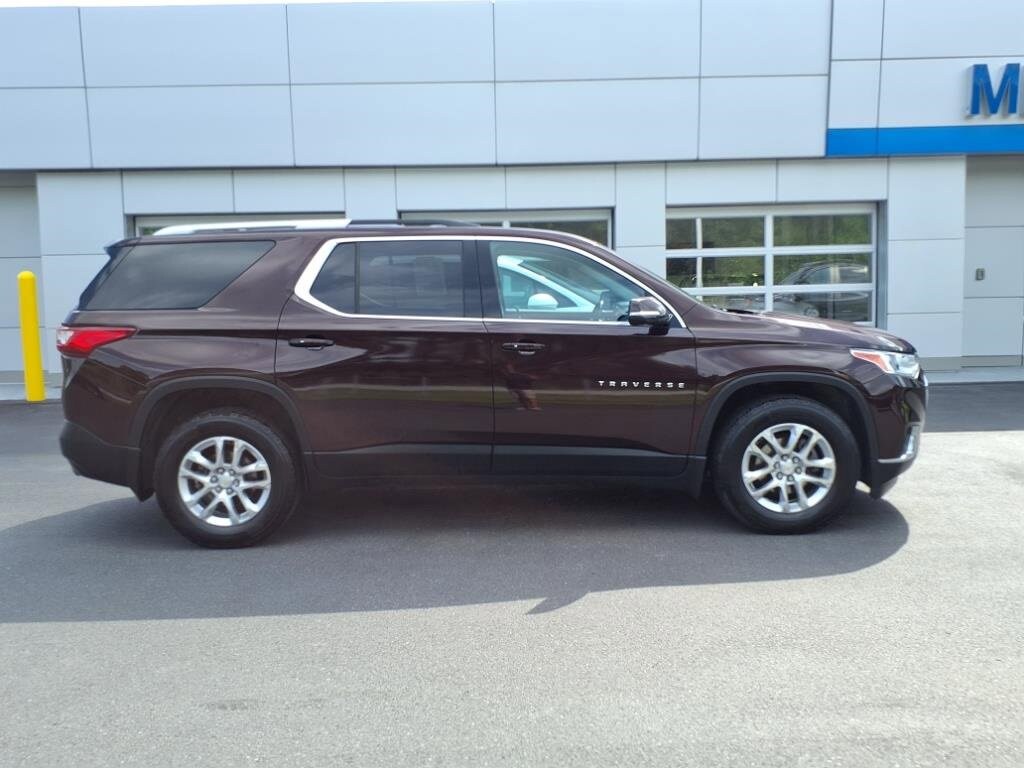 2018 Chevrolet Traverse photo 2