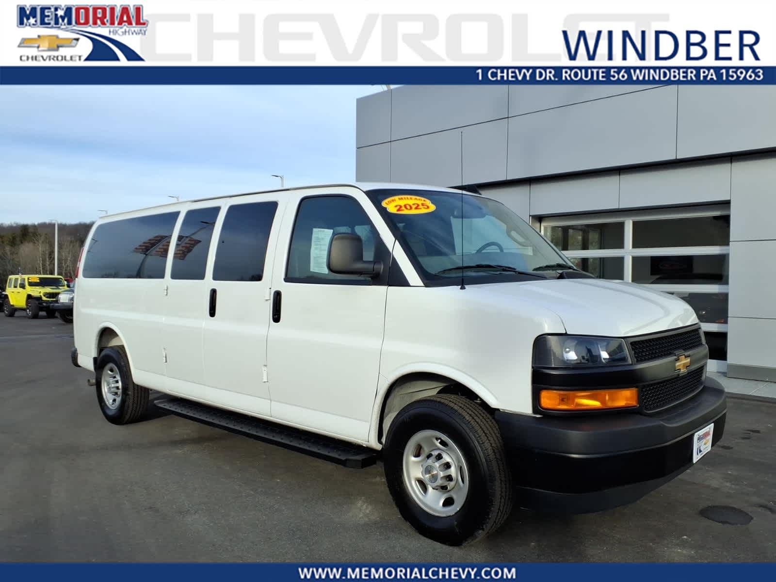 2025 Chevrolet Express Passenger 3500 1LS