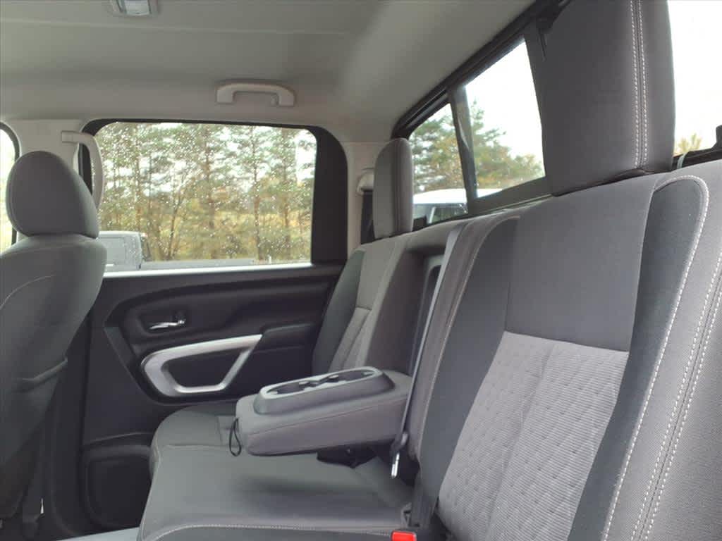 2022 Nissan Titan SV photo 3