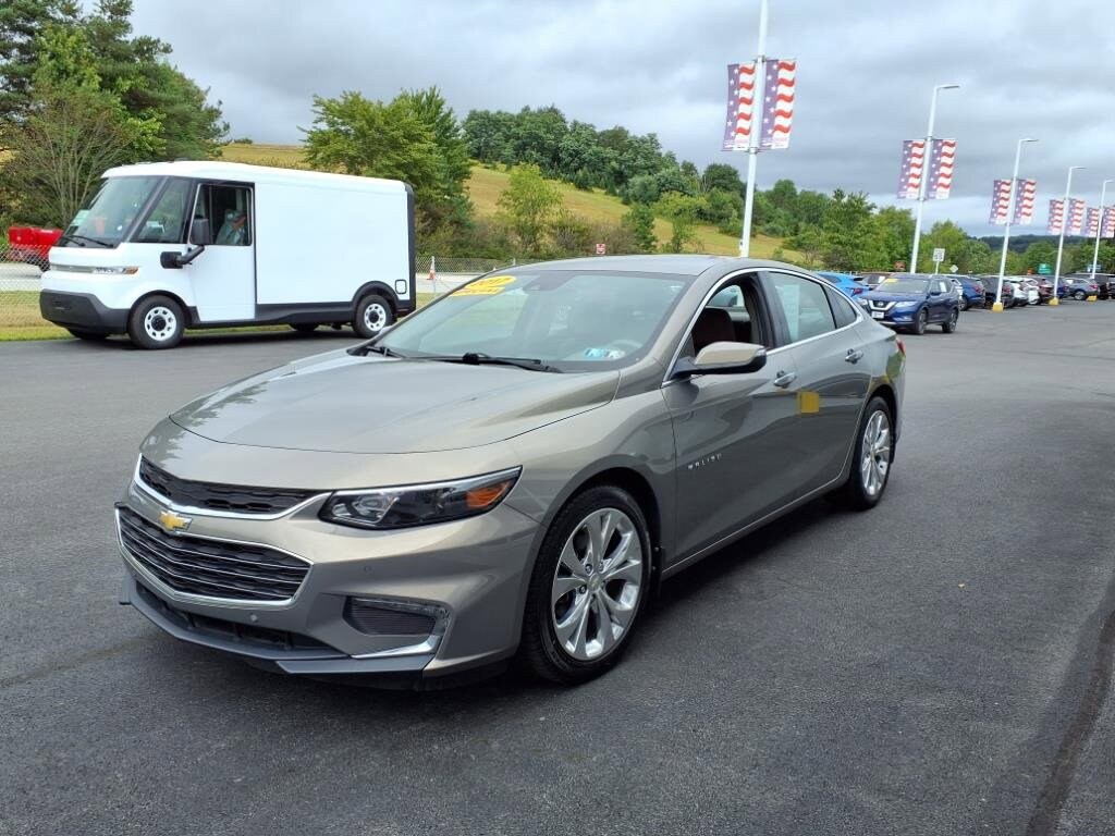 2017 Chevrolet Malibu Premier photo 2