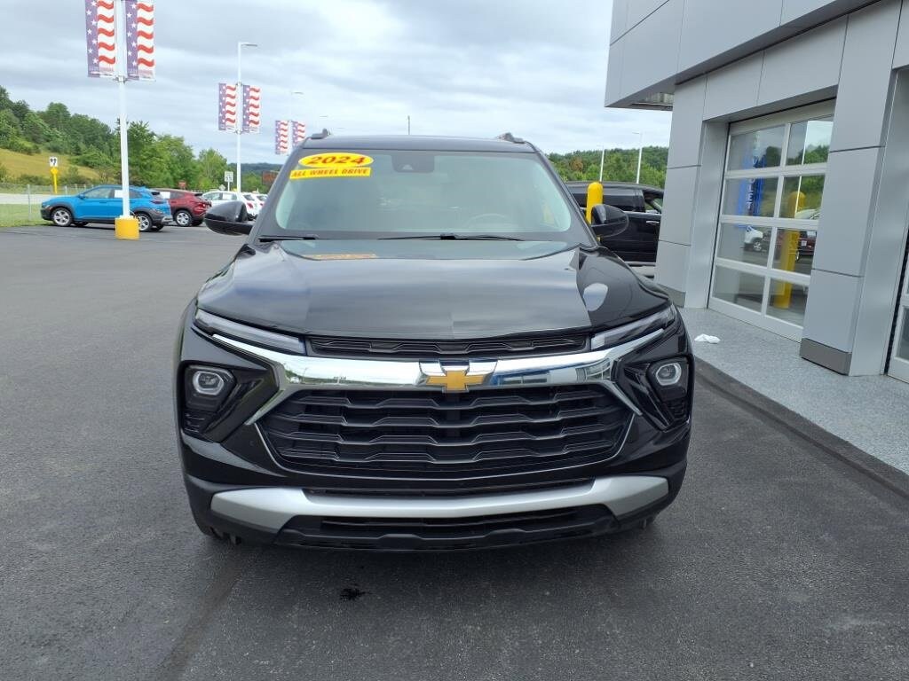 2024 Chevrolet Trailblazer LT photo 2