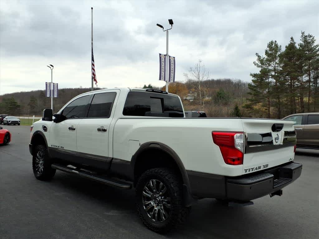 2019 Nissan Titan Platinum Reserve photo 4