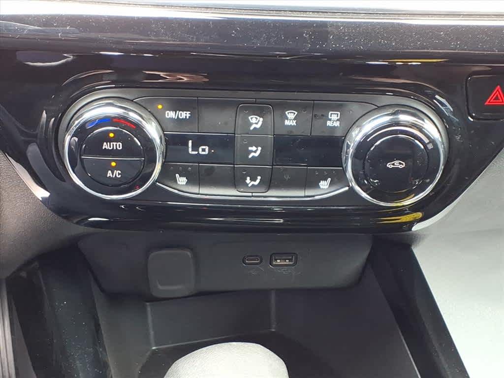 2025 Chevrolet Trax RS - Photo 35