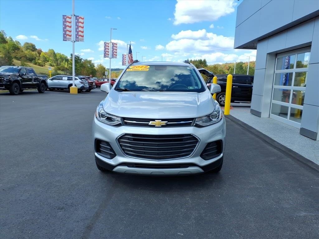 2022 Chevrolet Trax LT photo 2