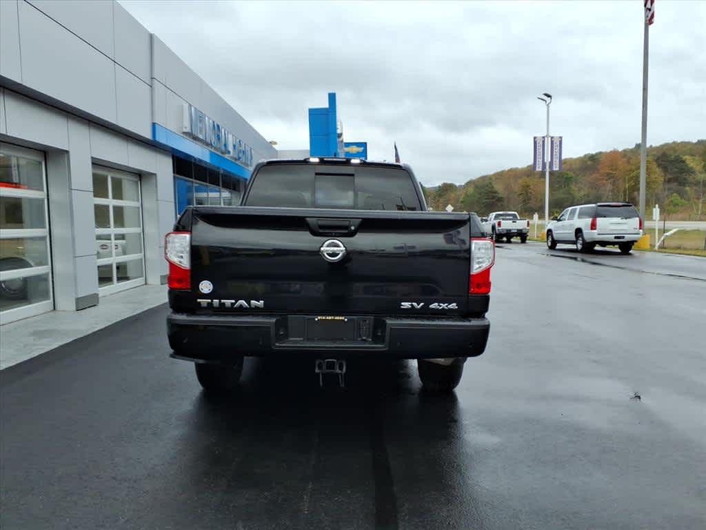 2022 Nissan Titan SV photo 2