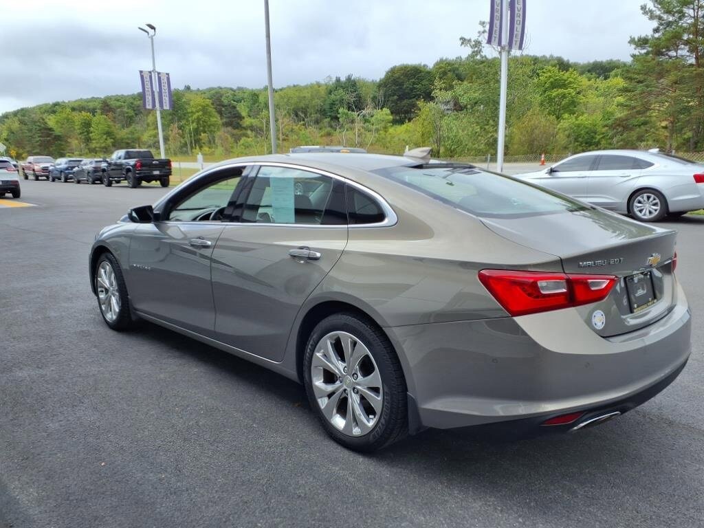 2017 Chevrolet Malibu Premier photo 3