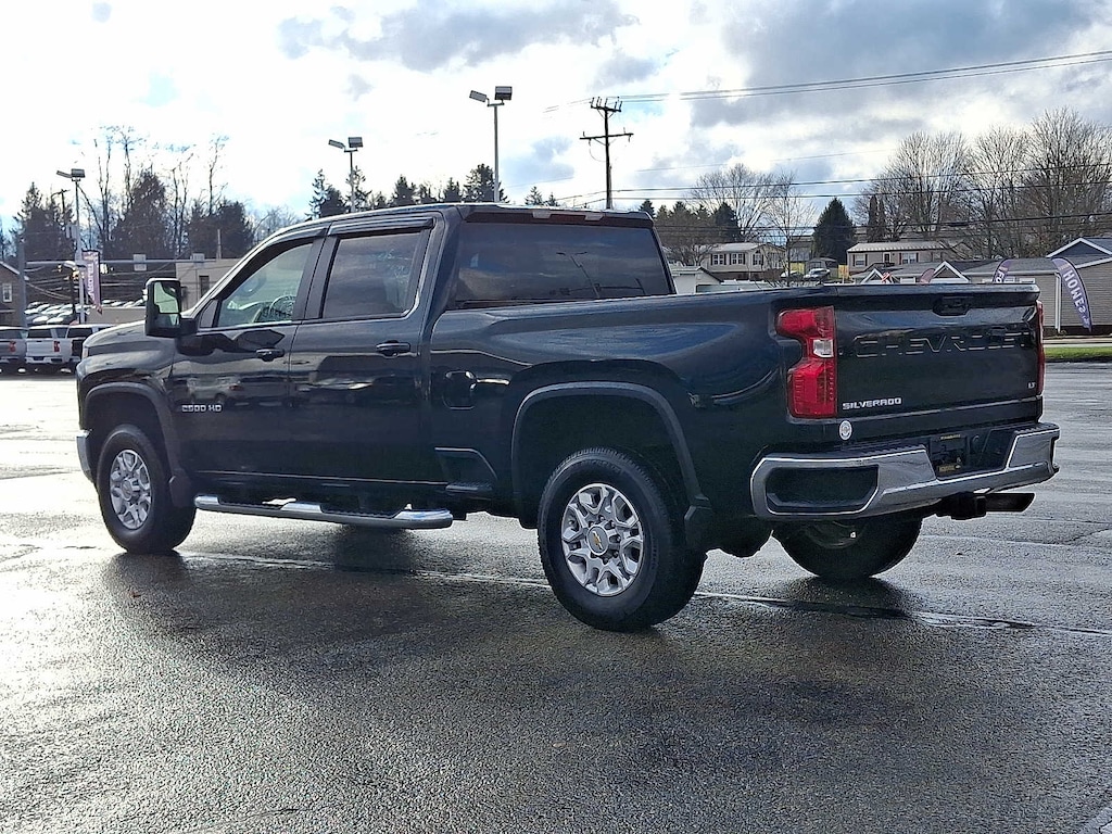 2022 Chevrolet Silverado 2500HD LT photo 4