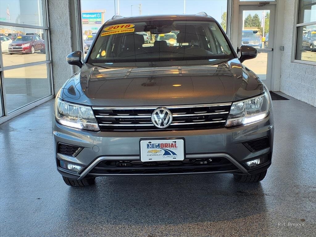 2018 Volkswagen Tiguan SEL photo 2
