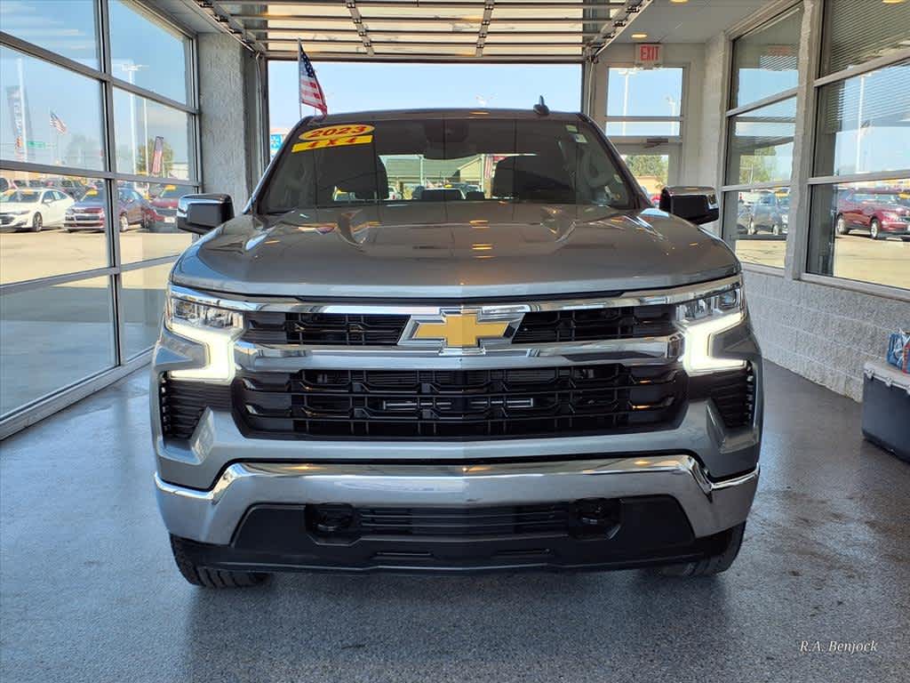 2023 Chevrolet Silverado 1500 LT photo 2