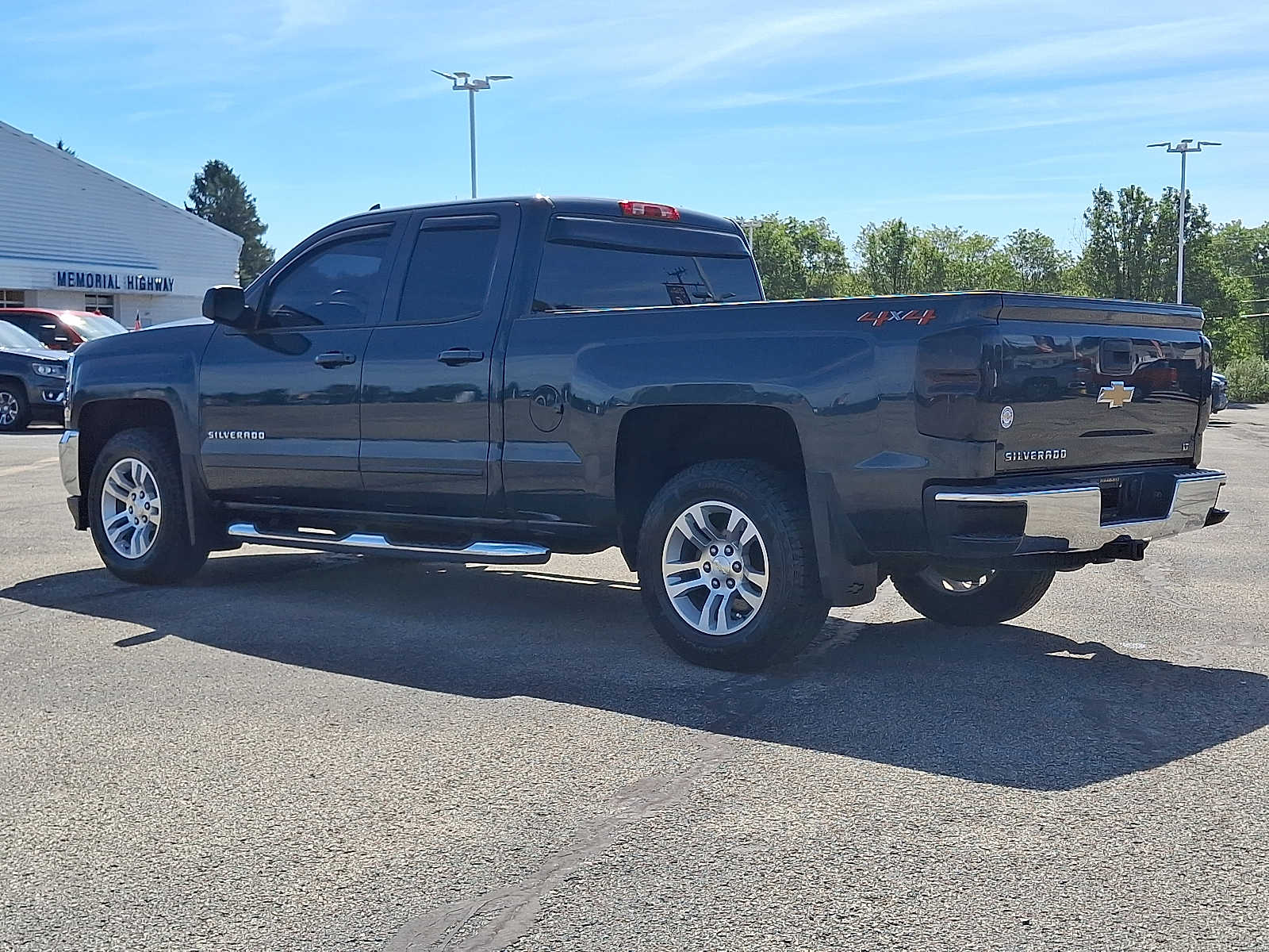 2018 Chevrolet Silverado 1500 LT photo 4