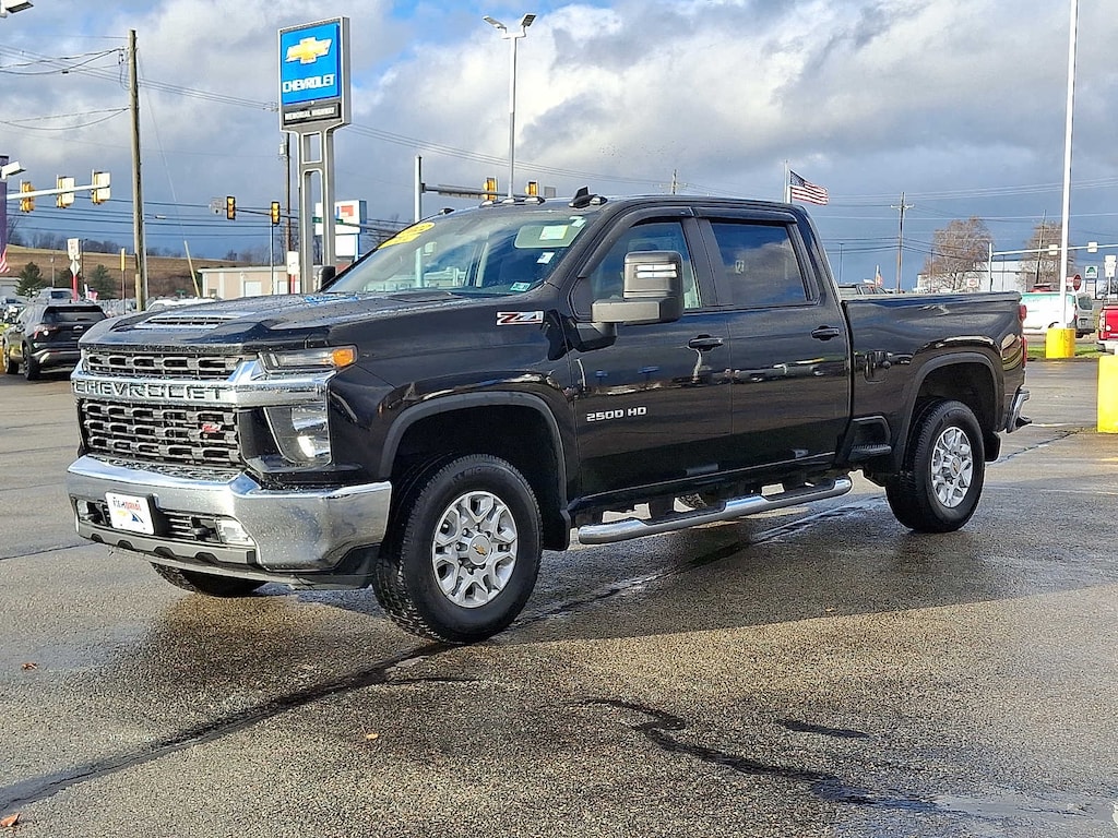 2022 Chevrolet Silverado 2500HD LT photo 3