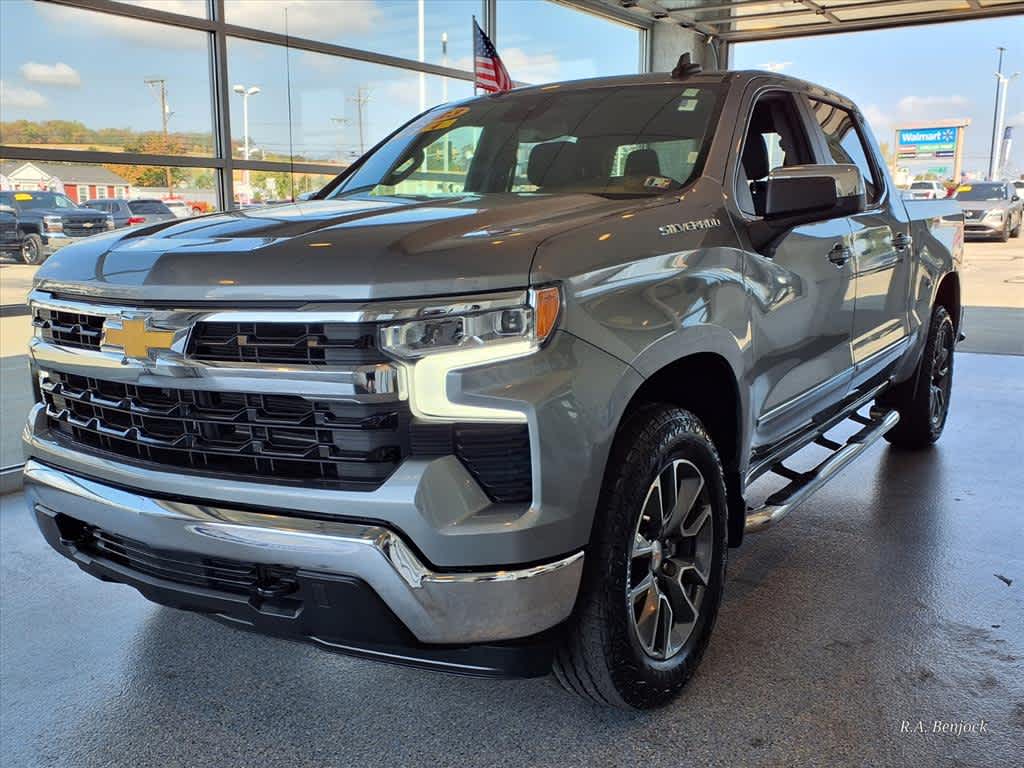 2023 Chevrolet Silverado 1500 LT photo 3