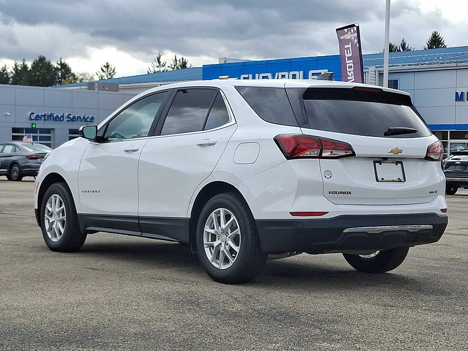 2024 Chevrolet Equinox LT photo 3
