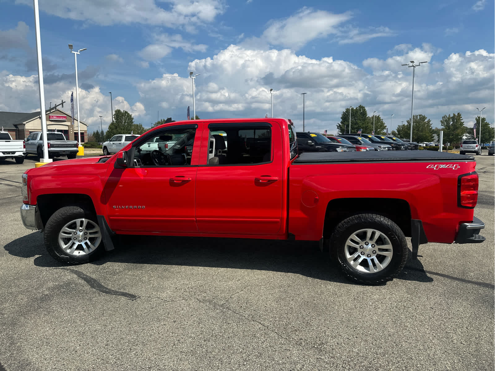 2016 Chevrolet Silverado 1500 LT photo 4