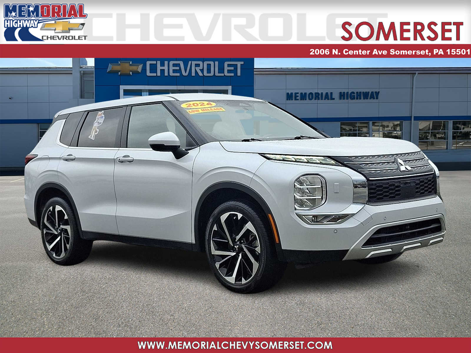 2024 Mitsubishi Outlander SE's photo