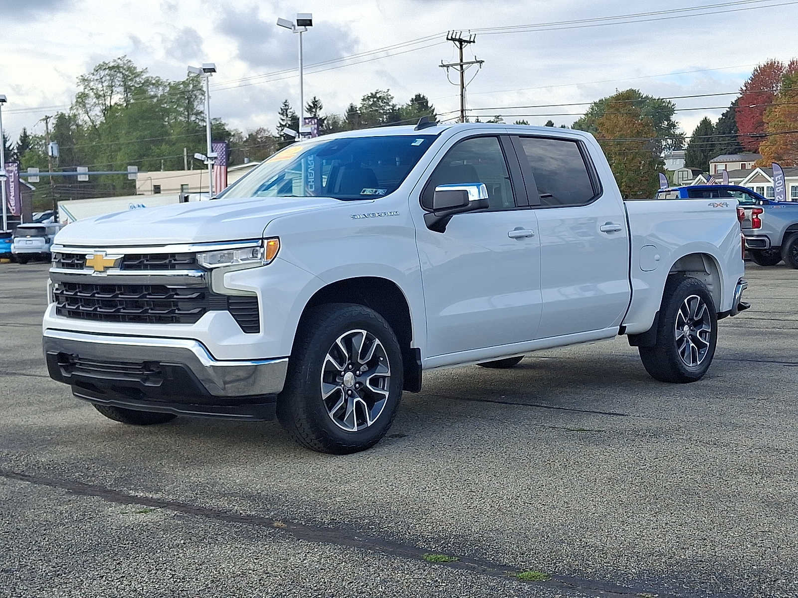2023 Chevrolet Silverado 1500 LT photo 3