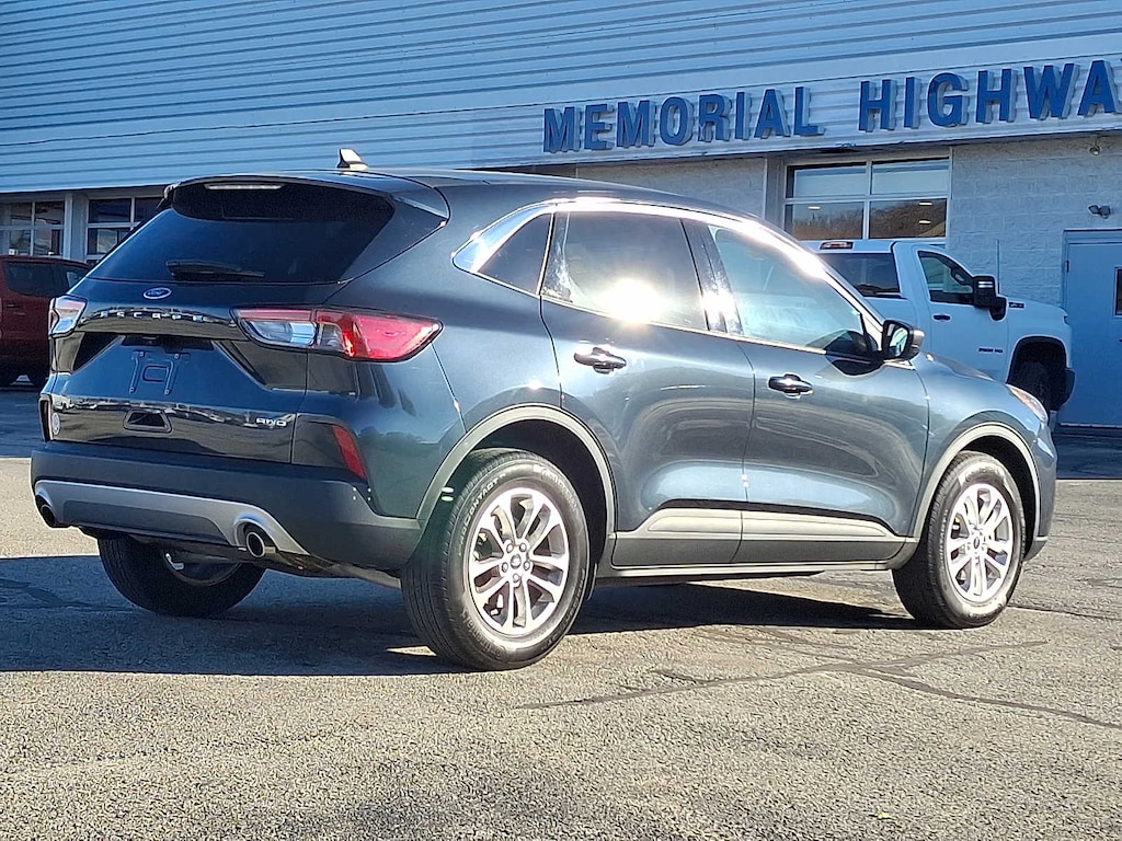 2022 Ford Escape SE photo 3