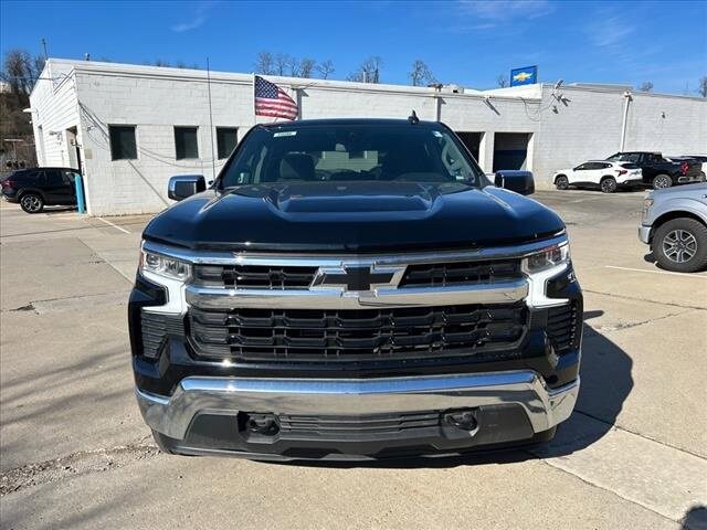 2024 Chevrolet Silverado 1500 LT photo 3