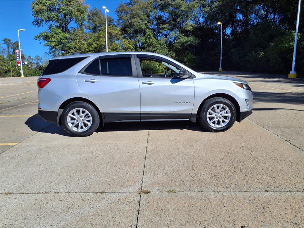 2020 Chevrolet Equinox LS photo 3