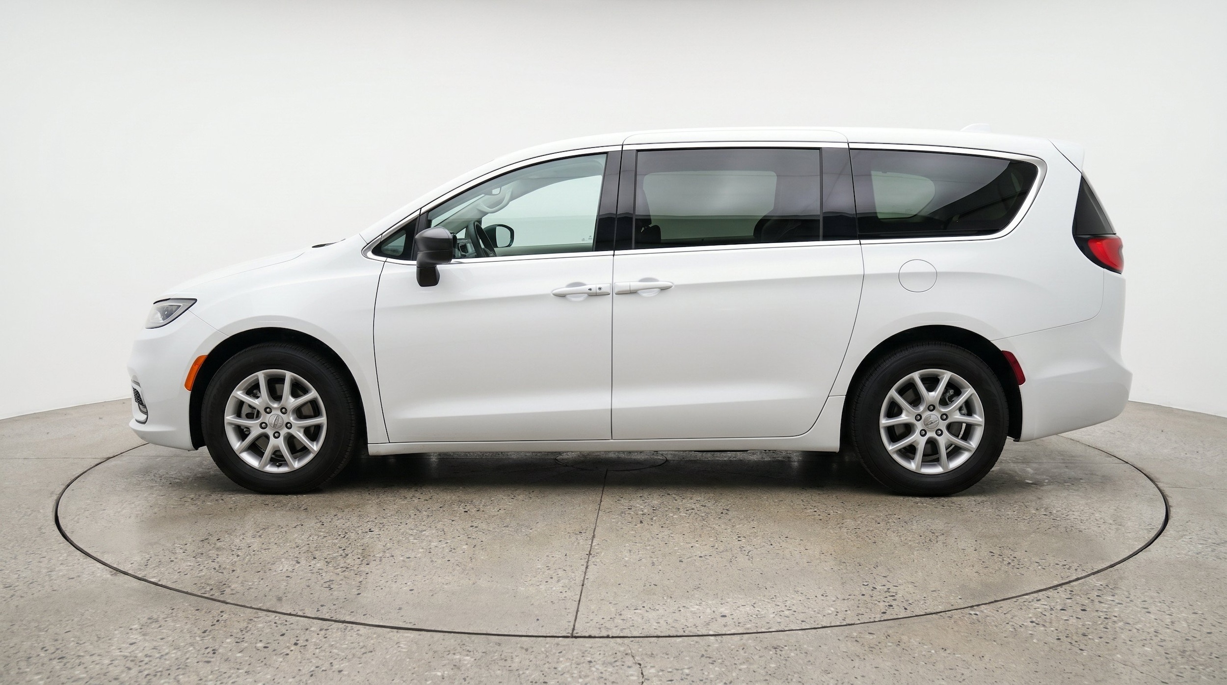 Thumbnail: 2024 Chrysler Voyager - 5