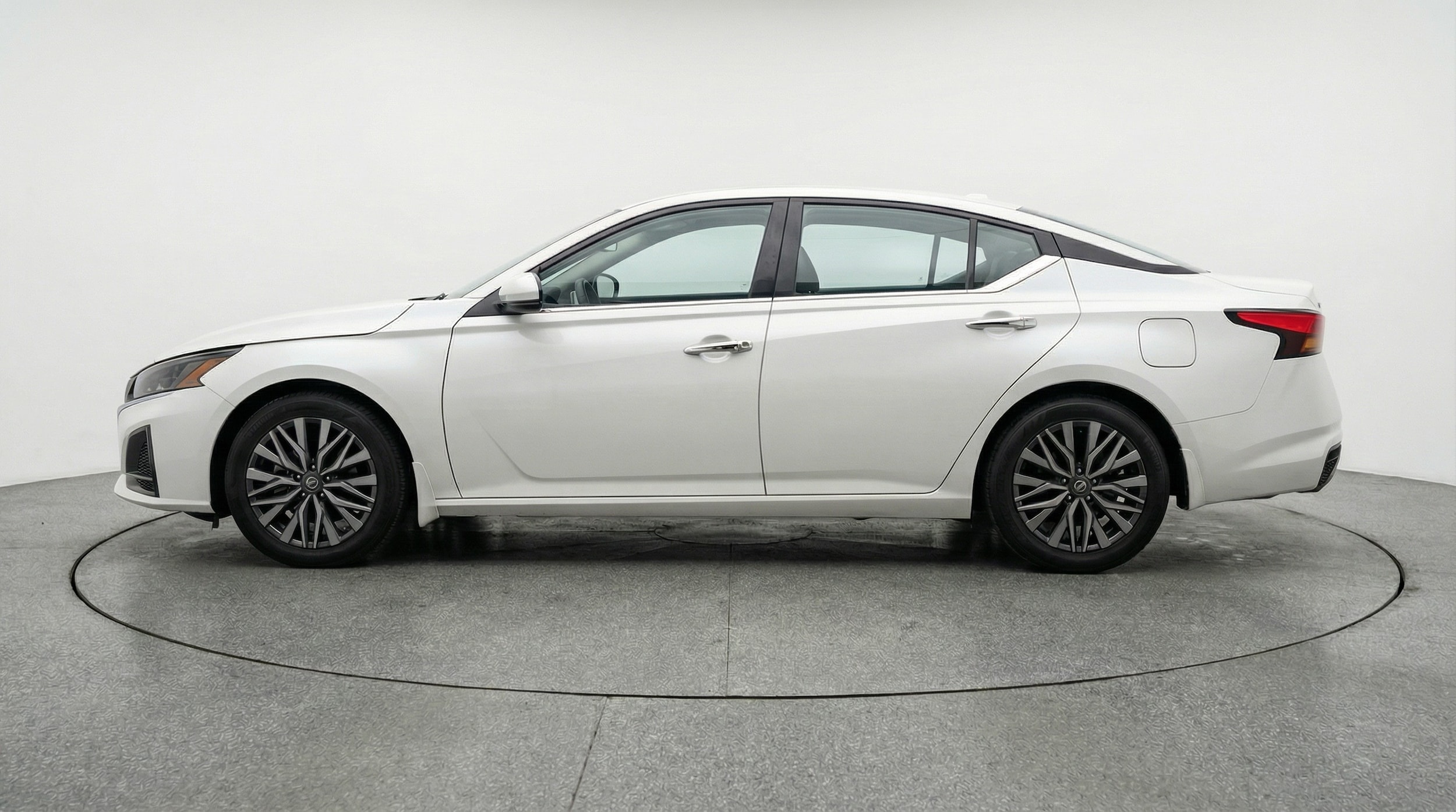 Thumbnail: 2025 Nissan Altima - 4