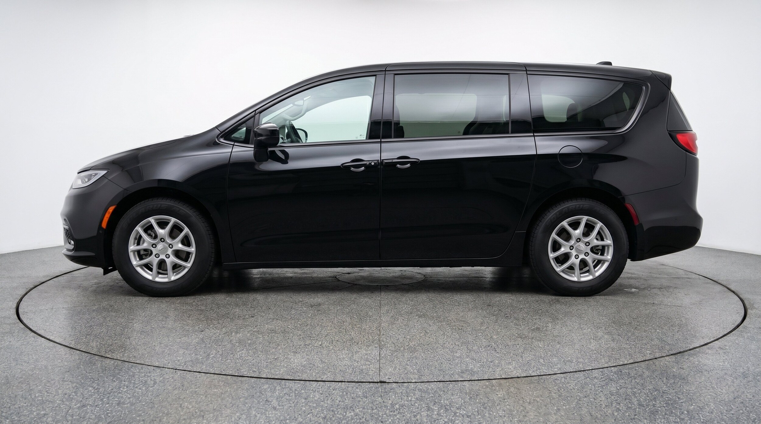 Thumbnail: 2024 Chrysler Voyager - 5