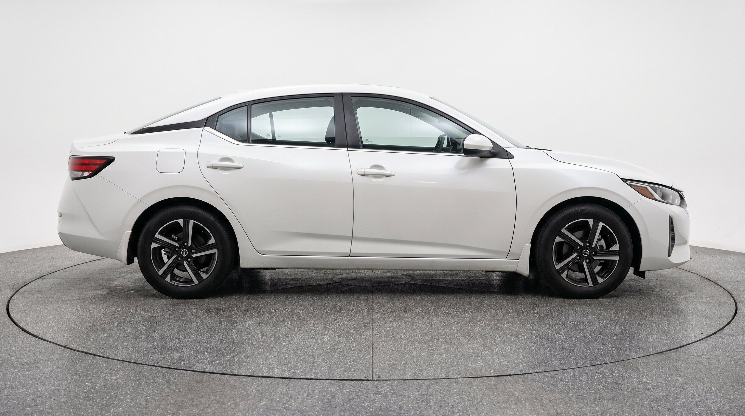 Thumbnail: 2025 Nissan Sentra - 10
