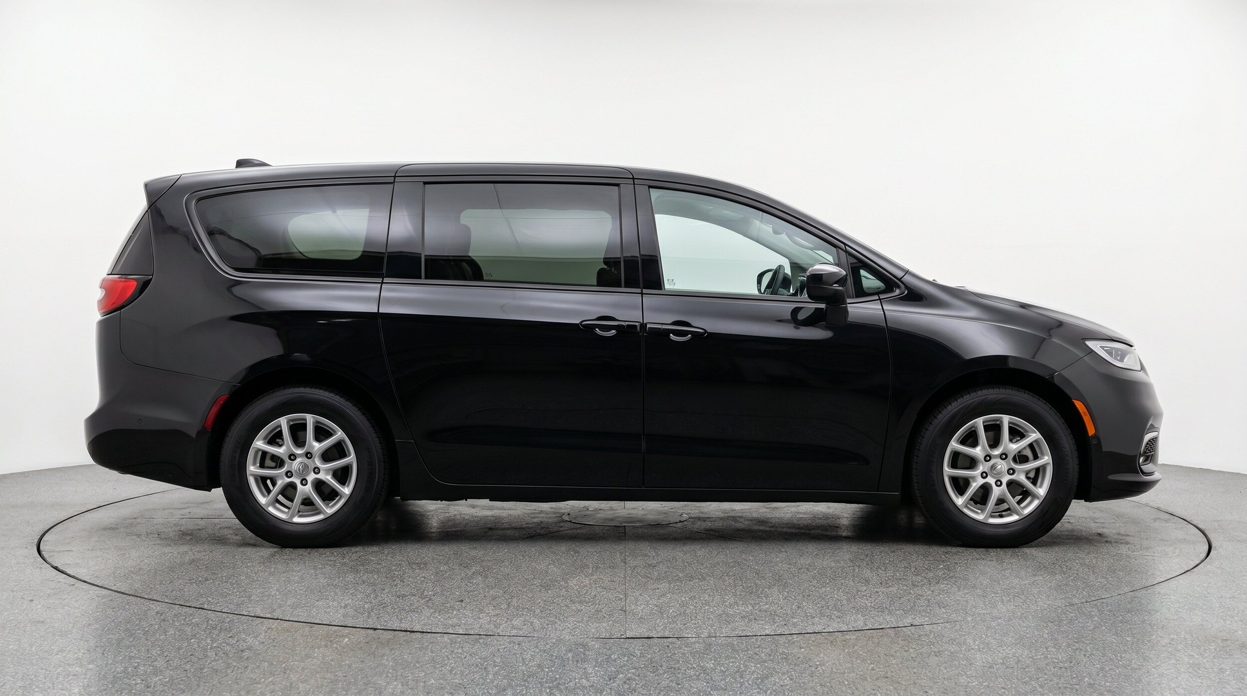 Thumbnail: 2024 Chrysler Voyager - 11