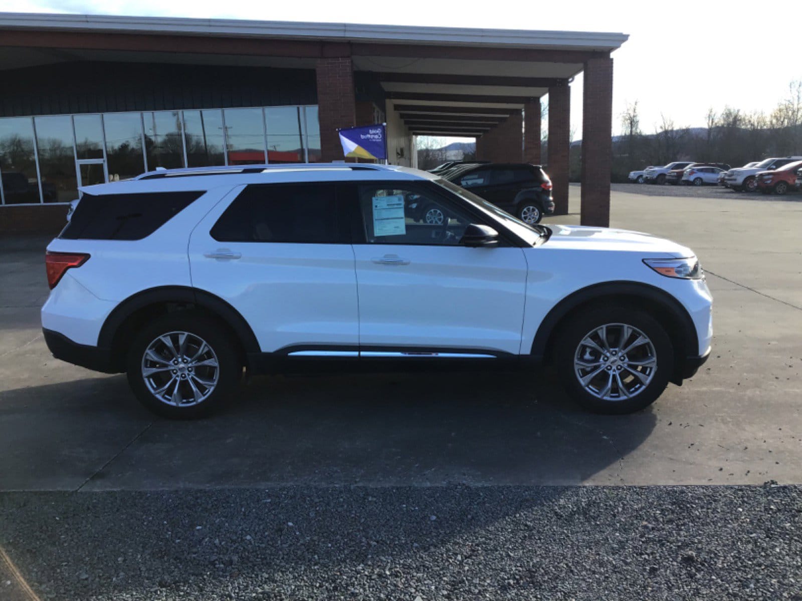 2023 Ford Explorer Limited's photo