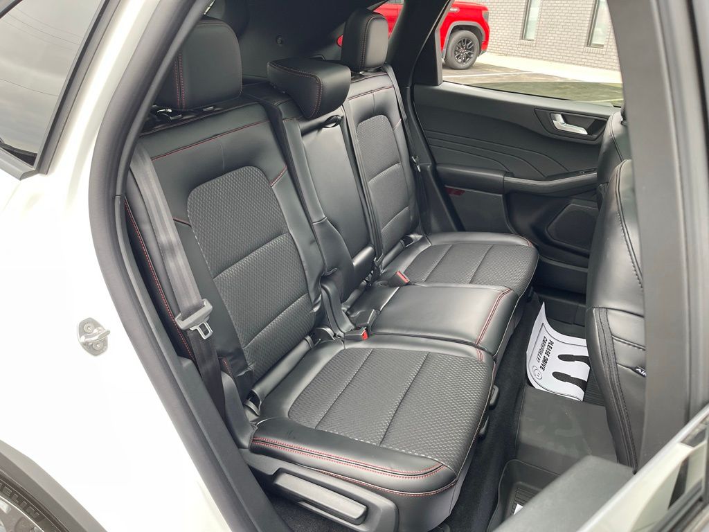 2026 Ford Escape ST-Line - Photo 14