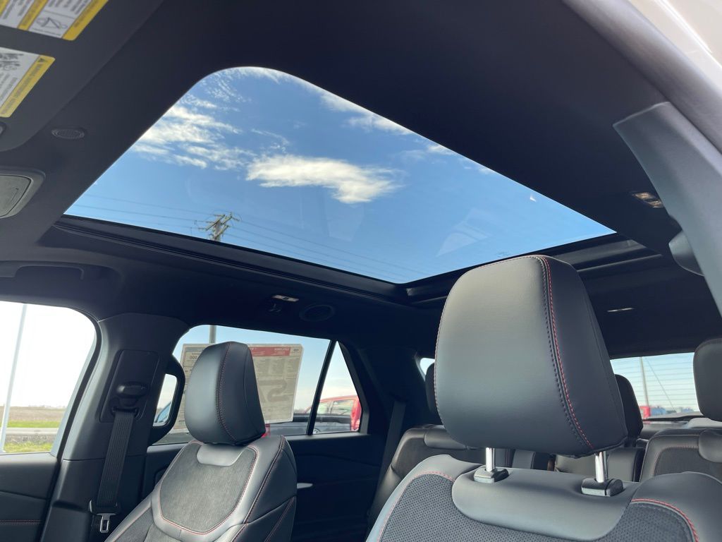 2026 Ford Explorer ST - Photo 13