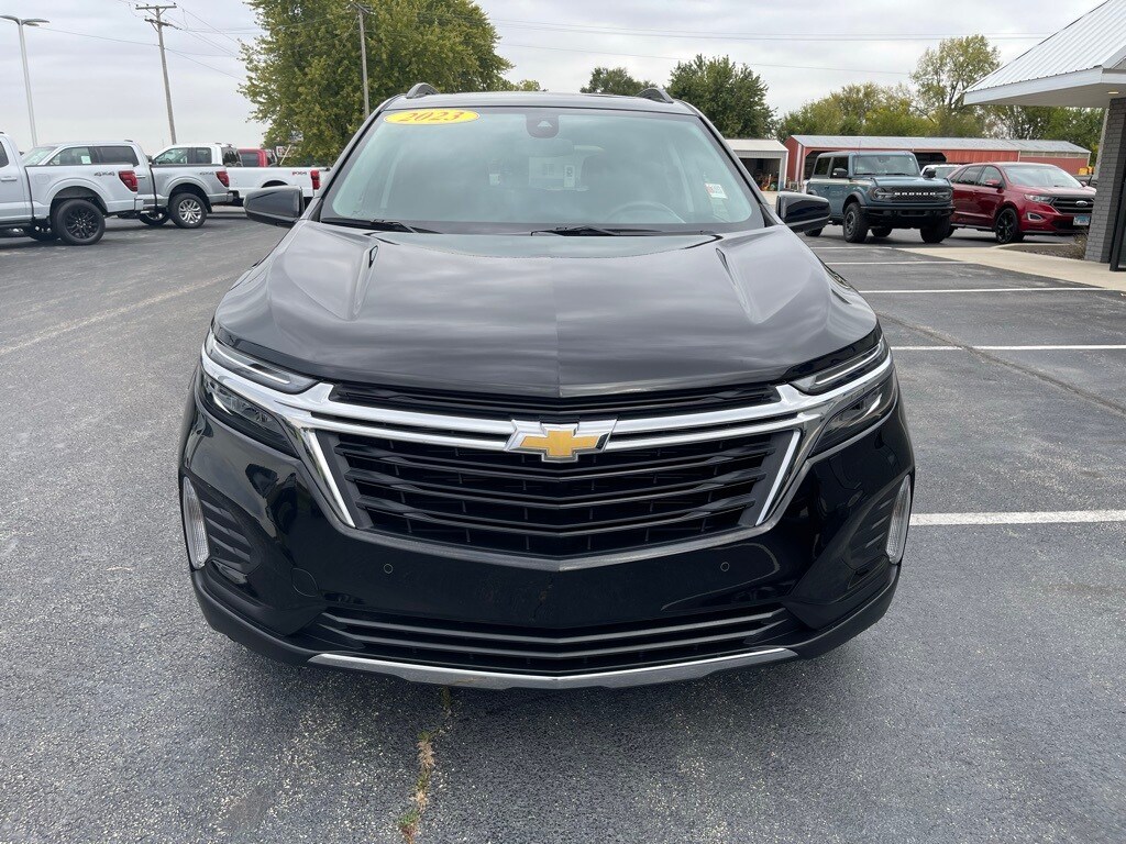 2023 Chevrolet Equinox LT photo 2