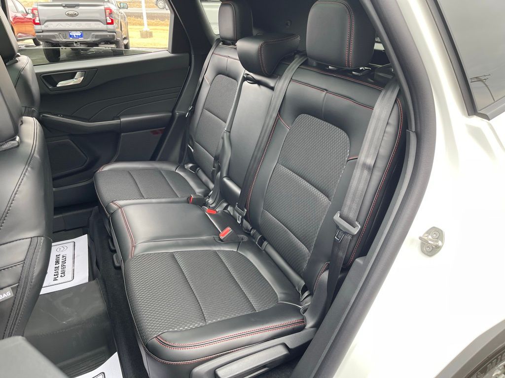 2026 Ford Escape ST-Line - Photo 15