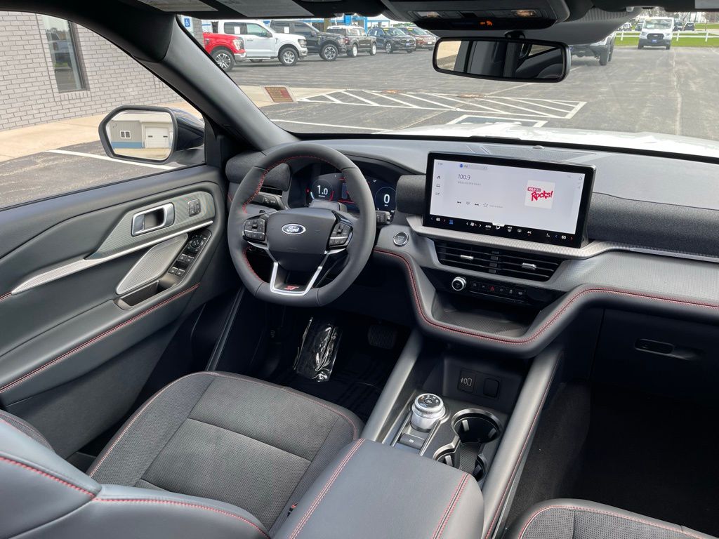 2026 Ford Explorer ST - Photo 10