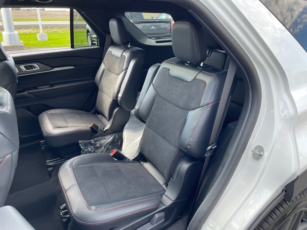 2026 Ford Explorer ST - Photo 19