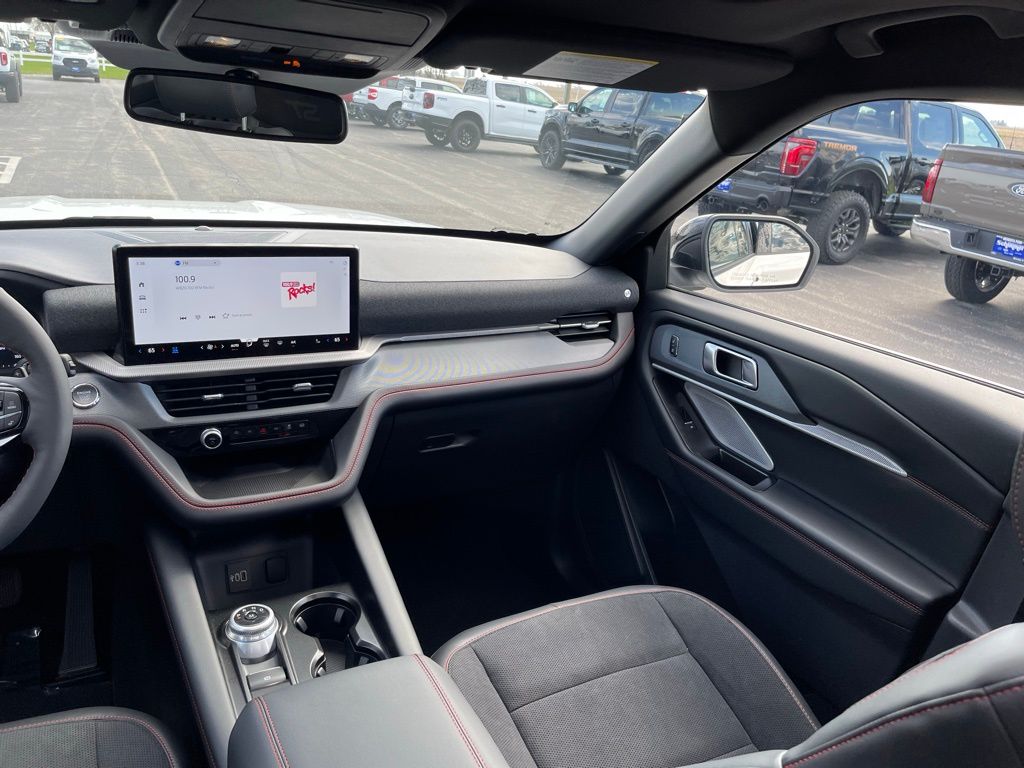 2026 Ford Explorer ST - Photo 11