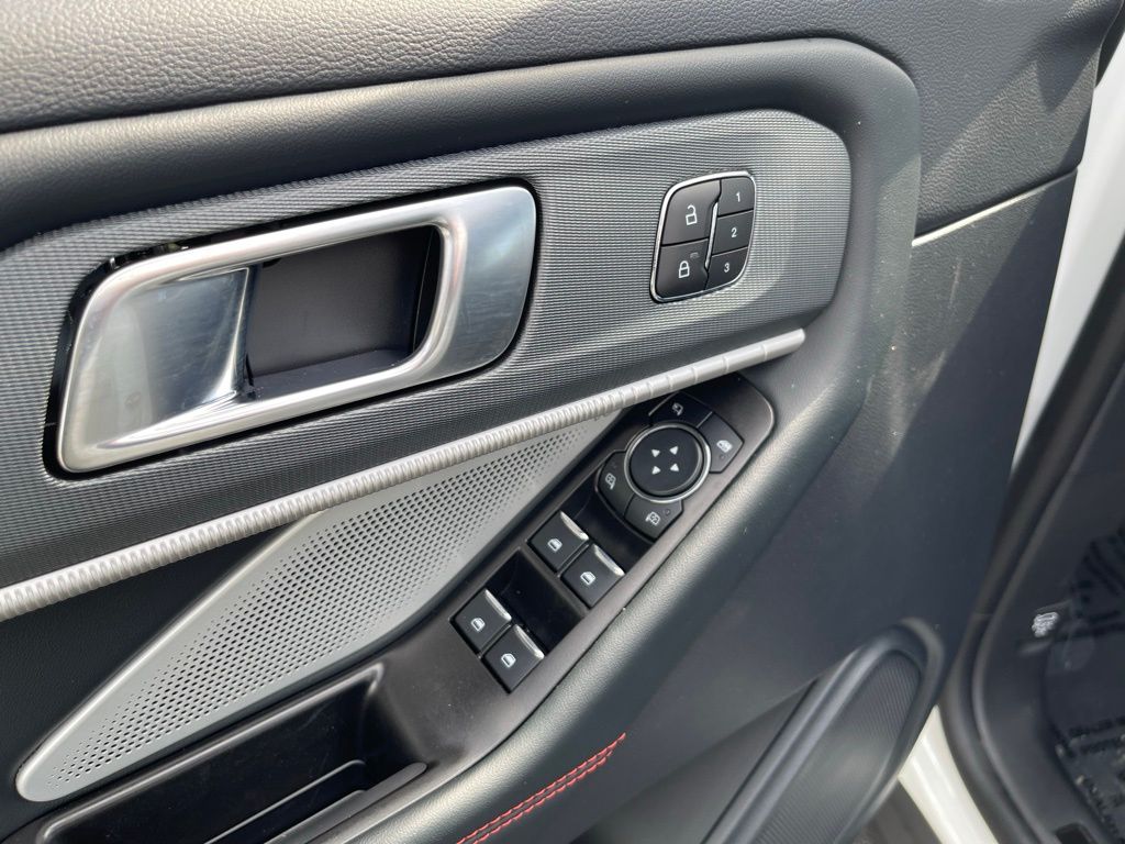 2026 Ford Explorer ST - Photo 25