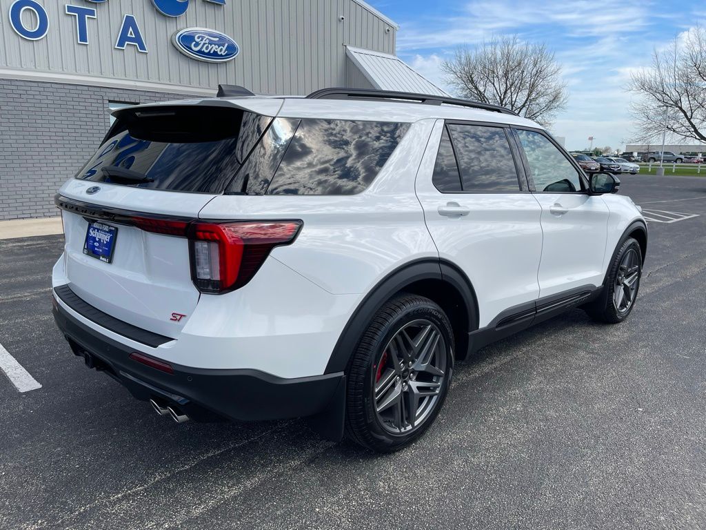 2026 Ford Explorer ST - Photo 7