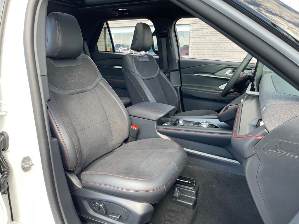 2026 Ford Explorer ST - Photo 16