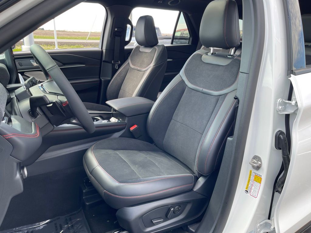2026 Ford Explorer ST - Photo 14