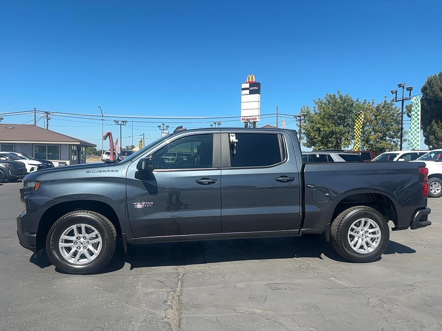2020 Chevrolet Silverado 1500 RST photo 4