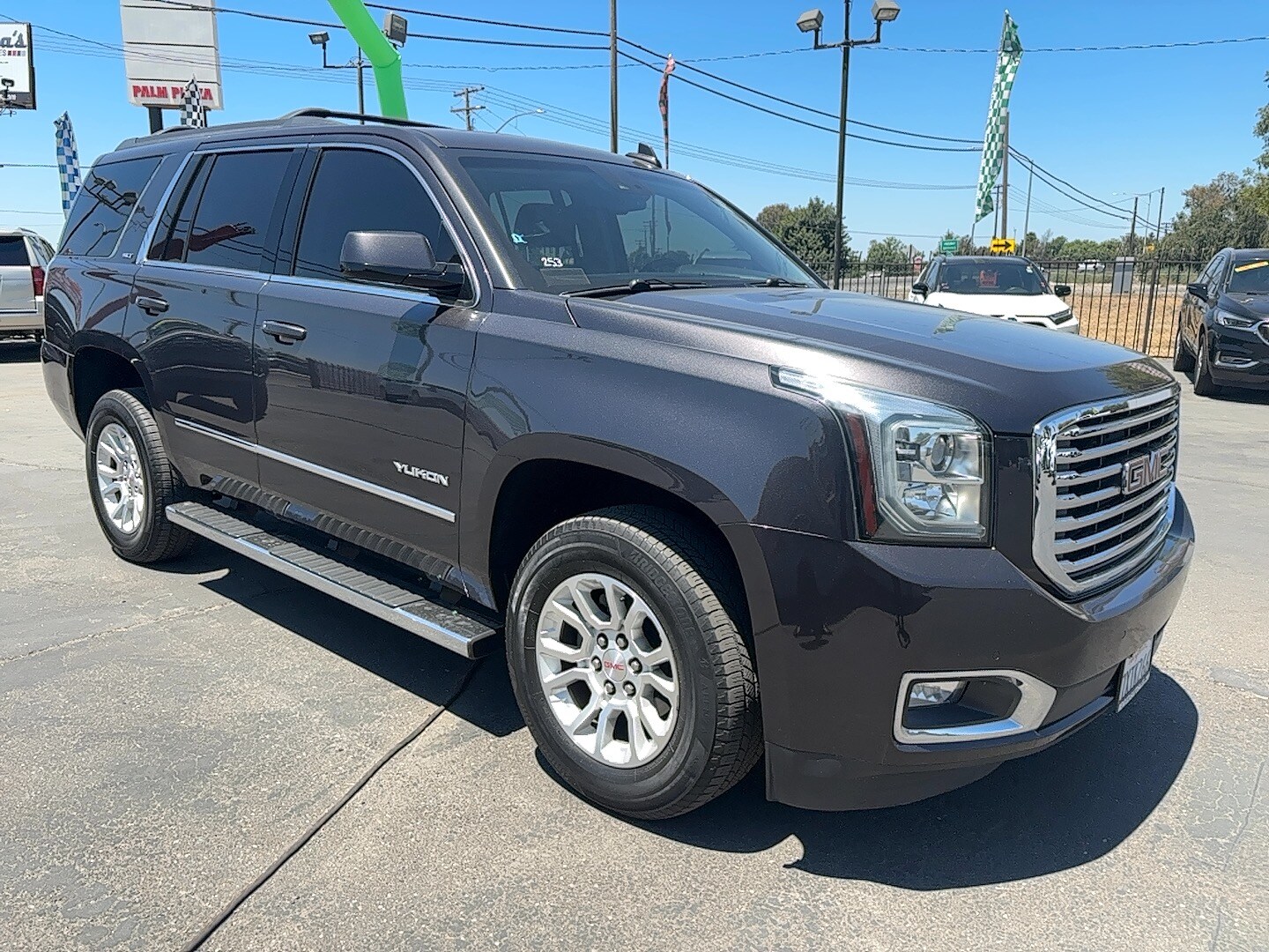 2017 Gmc Yukon SLT photo 2