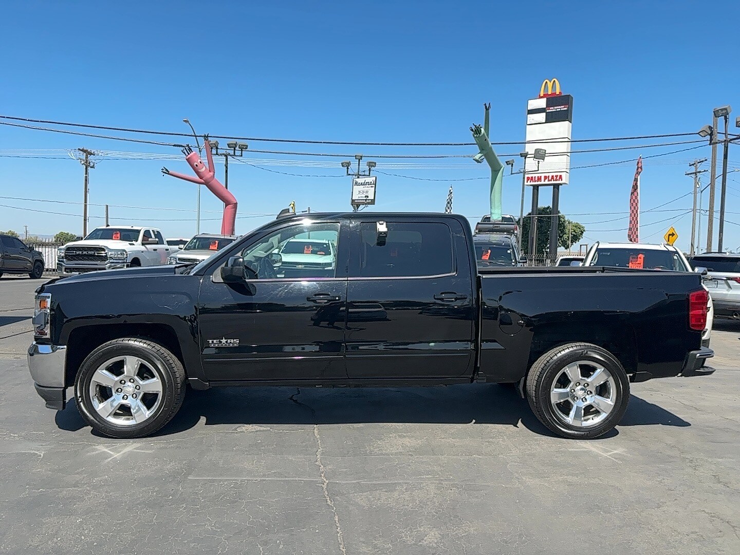 2017 Chevrolet Silverado 1500 LT photo 3