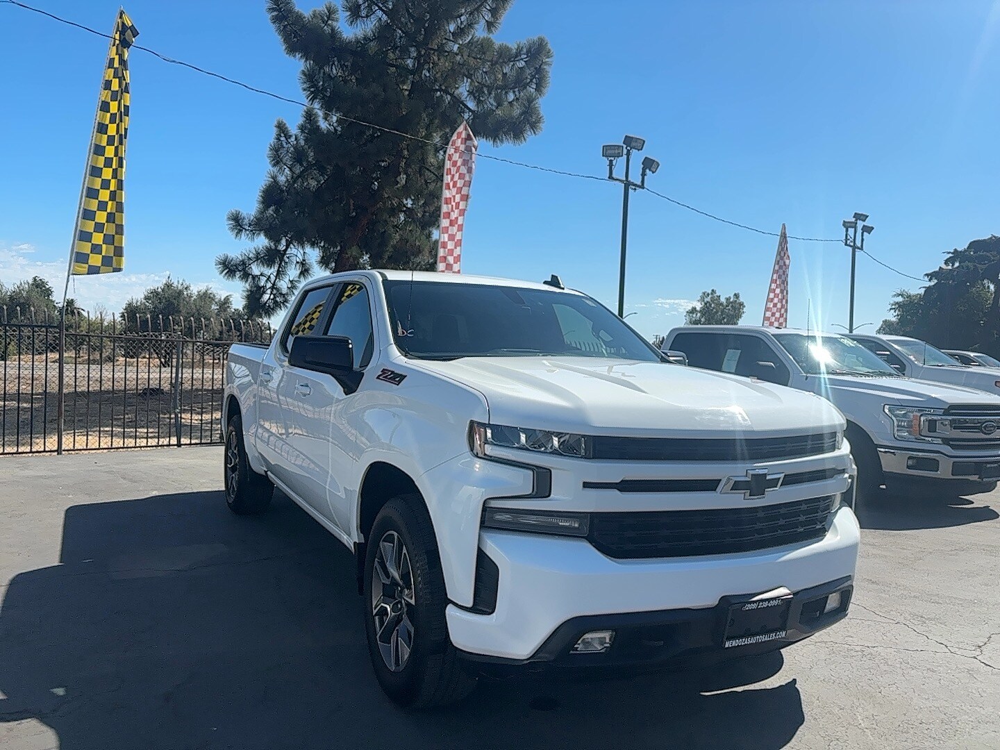 2019 Chevrolet Silverado 1500 RST photo 2
