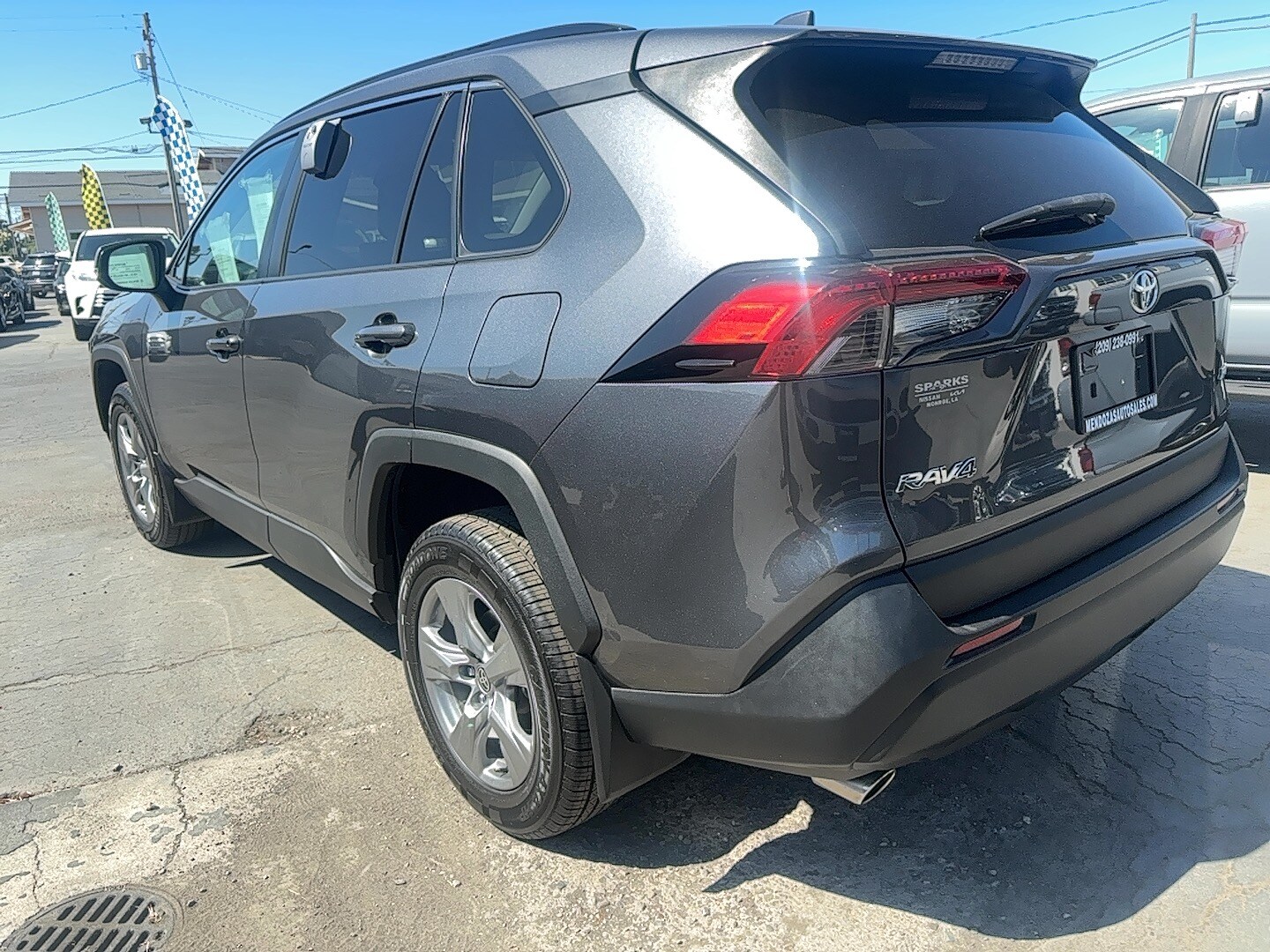 2022 Toyota RAV4 XLE photo 4