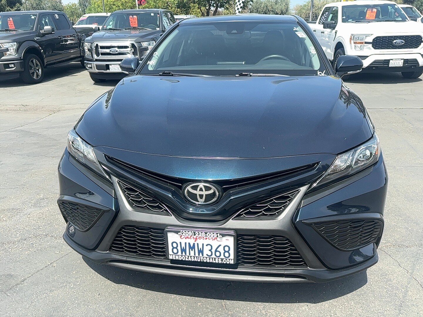 2021 Toyota Camry SE photo 3