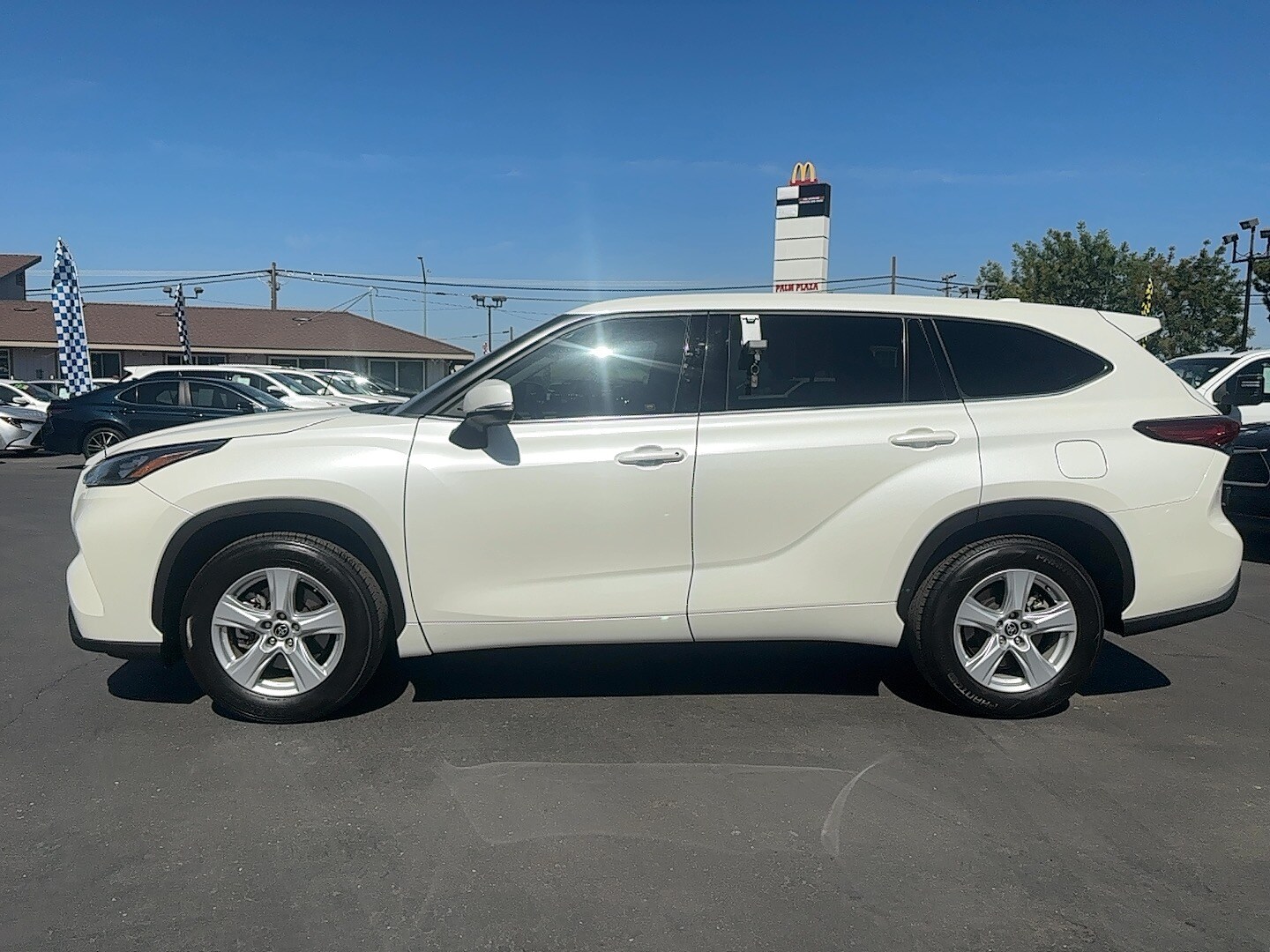 2020 Toyota Highlander L photo 3