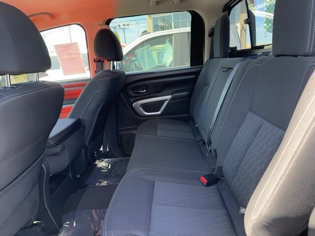 2019 Nissan Titan SV photo 4