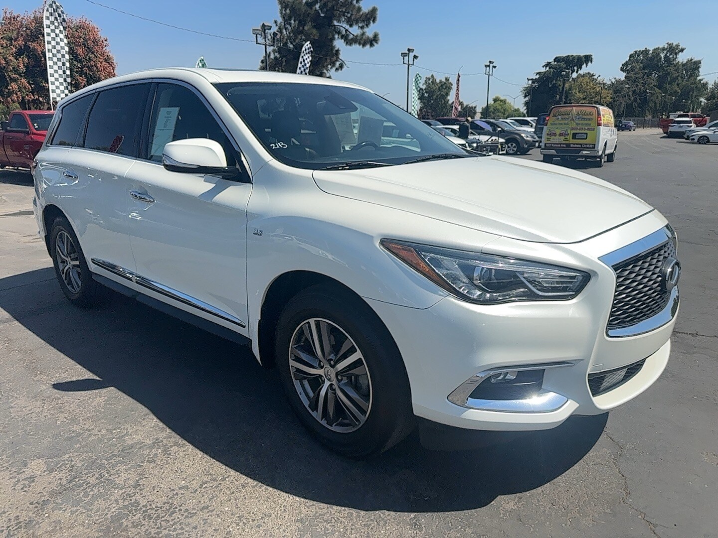 2019 Infiniti QX60 Luxe photo 3