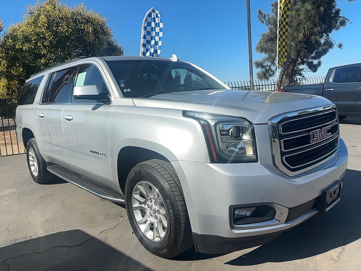 2017 Gmc Yukon XL SLT photo 2